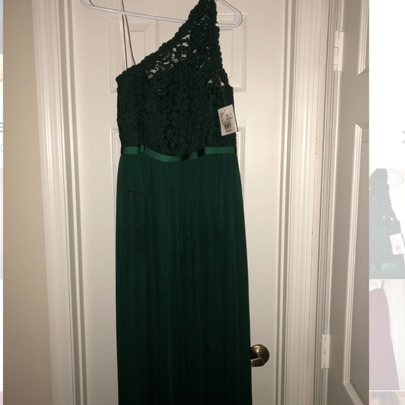 Gown/dress - Picture 1 of 2